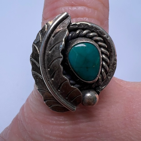 Hand Crafted Jewelry - Turquoise Sterling Silver 925 Ring with Feather, Size 6.75